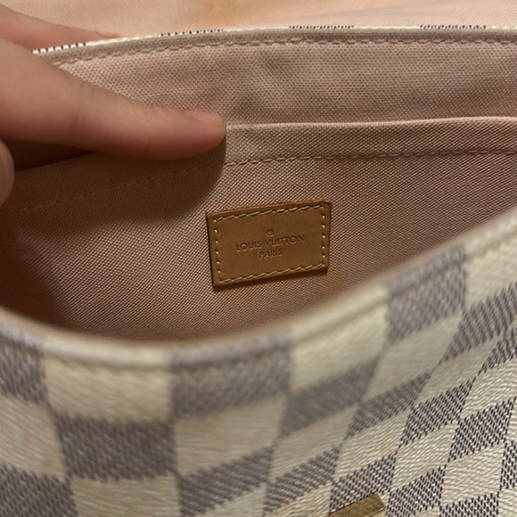 Selling as. - Picture 2 of 3